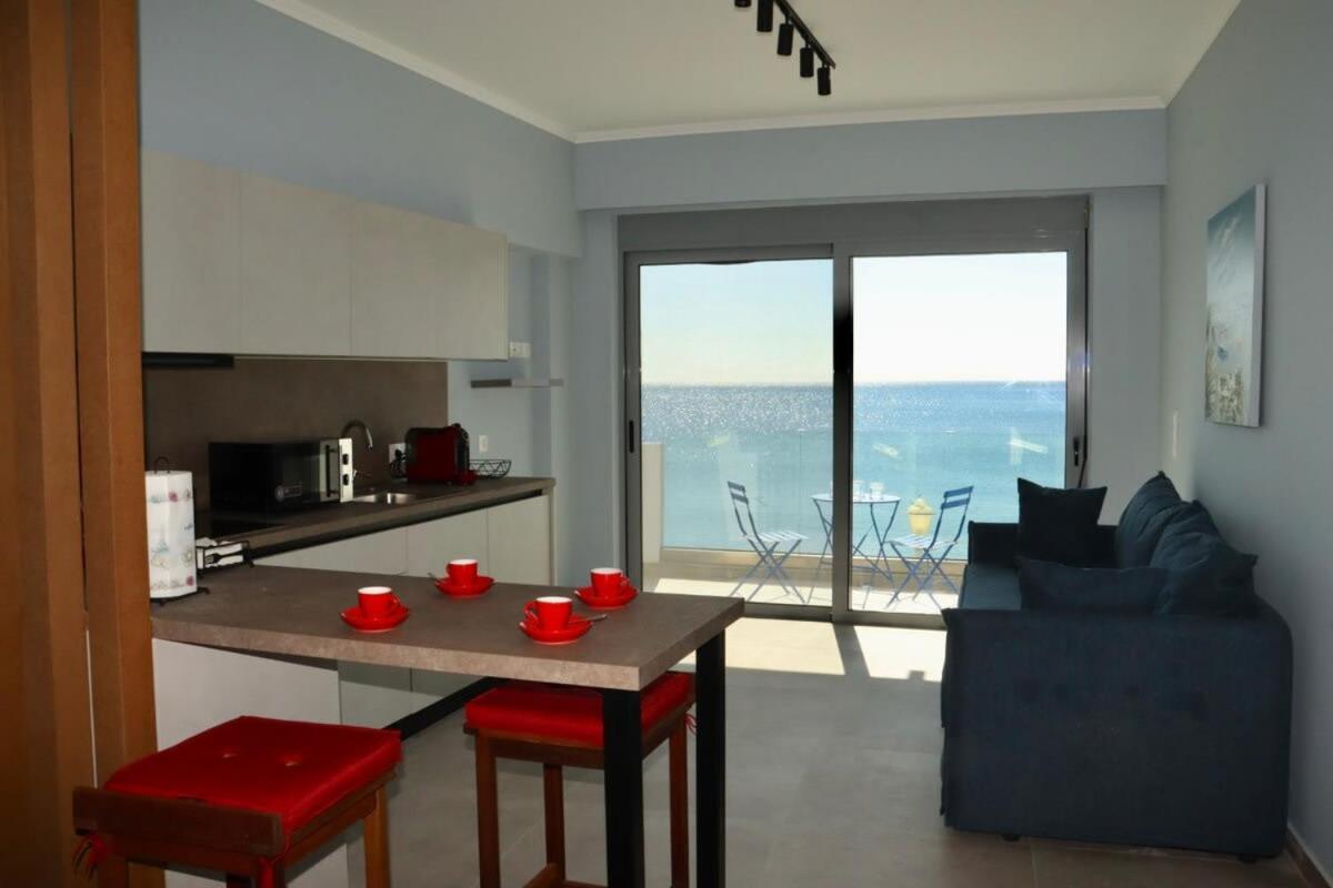 Escape Chic Studio With Seafront Patio *