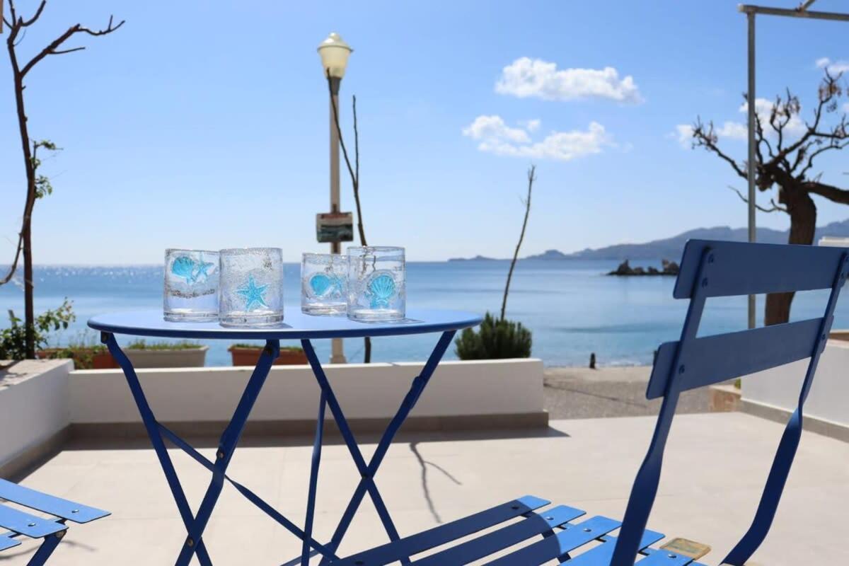 Escape Chic Studio With Seafront Patio *