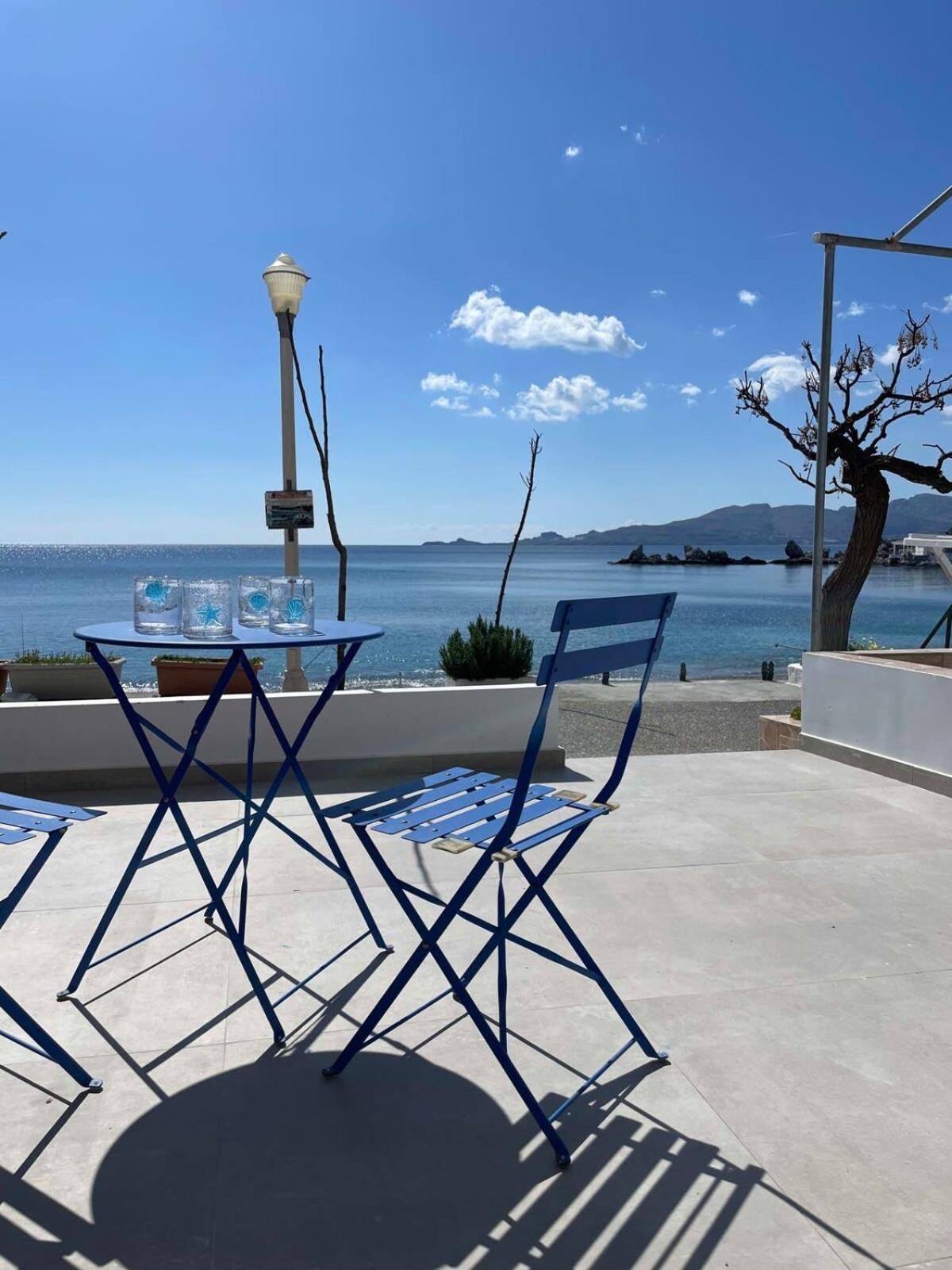 Escape Chic Studio With Seafront Patio Apartament Haraki