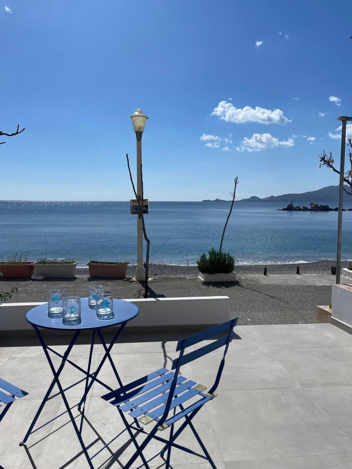 Apartament Escape Chic Studio With Seafront Patio *